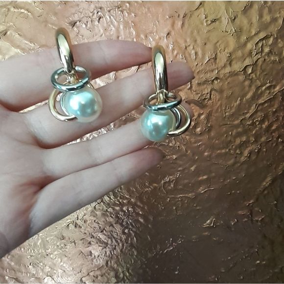 NWOT Zara Faux Pearl Hoop Statement Earrings - Picture 10 of 16